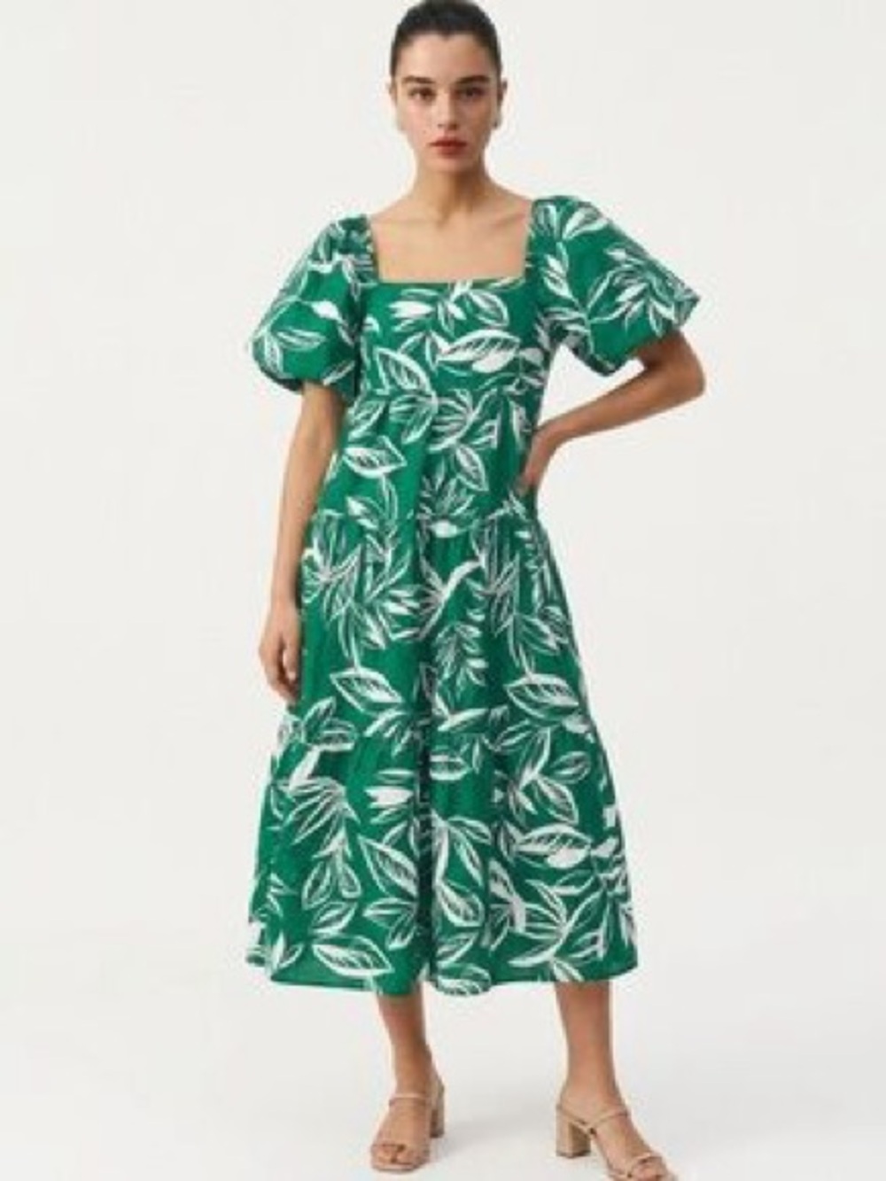 Meadow Rhodes for Anthropology Botanical Leaf Print Tiered Maxi Dress
Medium